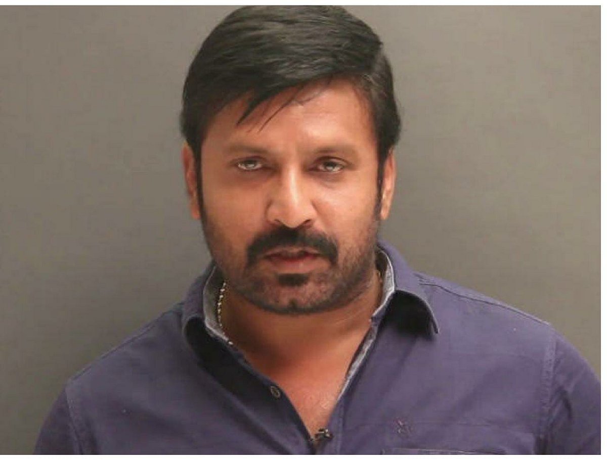 இரிடியம்: சைரன் வைத்த வாகனம்; துப்பாக்கி ஏந்திய வீரர்கள்! - மோசடி நபரிடம் ரூ.1.81 கோடி இழந்த நடிகர்