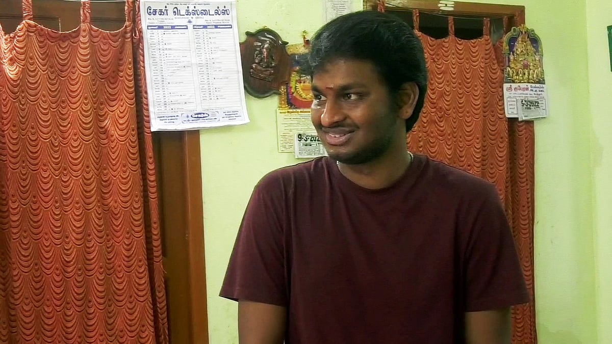 ``லஞ்சம் கொடுத்து ரயிலில் ஏறி எல்லைக்கு வந்தோம்!” - உக்ரையிலிருந்து மீண்டுவந்த புதுச்சேரி மாணவர்