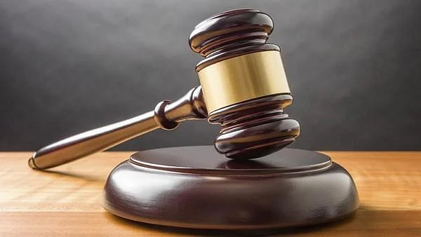 `ஏரியில் கட்டிய காவல் நிலையத்தை இடிக்க வேண்டியிருக்கலாம்!' - உயர் நீதிமன்றம் சொன்னது என்ன? 5 Court Hammer 600 15103 Tamil News Spot