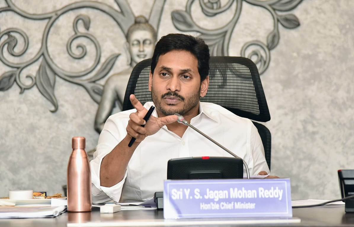 எந்த மாநில முதல்வரும் இப்படிச் செய்யவில்லை!' -ஜெகன் மோகன் ரெட்டியைப்  பாராட்டிய நெட்டிசன்கள் | Jagan Mohan Reddy move was appreciated by people
