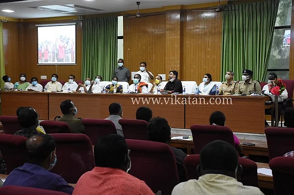 கிணறுகளை மூழ்கடித்த வெள்ளம்... மாநகராட்சி சார்பில் குடிநீர் லாரிகள்... நெல்லை நிலவரம் என்ன? 3 flood 2 Tamil News Spot