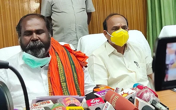 கிணறுகளை மூழ்கடித்த வெள்ளம்... மாநகராட்சி சார்பில் குடிநீர் லாரிகள்... நெல்லை நிலவரம் என்ன? 5 flood 2 Tamil News Spot