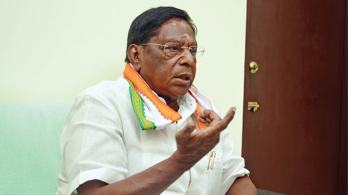 முதல்வரிடம் மழை நிவாரணம் குறித்துக் கேட்டவருக்குக் கொலை மிரட்டல்  விடுப்பதா?' - நாராயணசாமி காட்டம்! | narayanasamy slams puducherry cm  rangasamy
