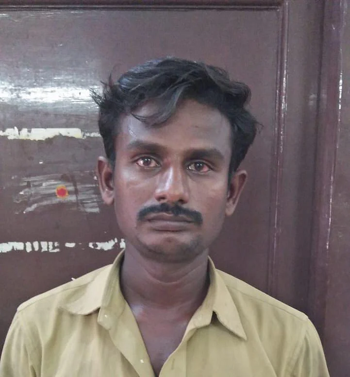கும்பகோணம்: வெளியே காய்கறி; உள்ளே மதுப்பாட்டில்... கடத்தல் கும்பலை வளைத்த போலீஸ்! 4 72f474ce 1b95 46b9 a769 1e29c48d7aec Tamil News Spot