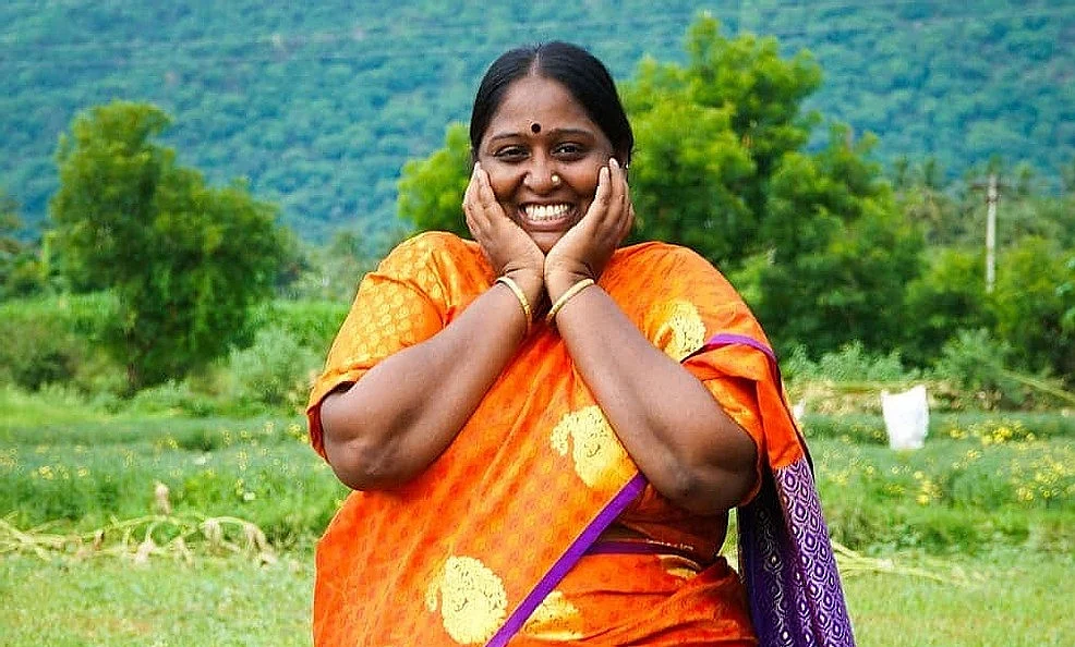 `` `பரோட்டாவுக்காக விஷத்தைக் குடிக்கப் பார்த்தியேடீ'னு திட்டினாங்க!" - தீபாவின் `டாக்டர்' கதை 5 deepa 3 Tamil News Spot