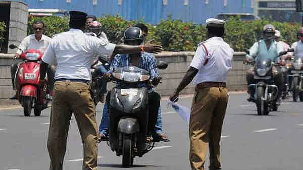 mParivahan செயலியில் உள்ள ஆவணங்களை வாகன சோதனையின்போது அதிகாரிகளிடம் காட்டலாமா?| Doubt of Common Man 3 1 1534488396 Tamil News Spot