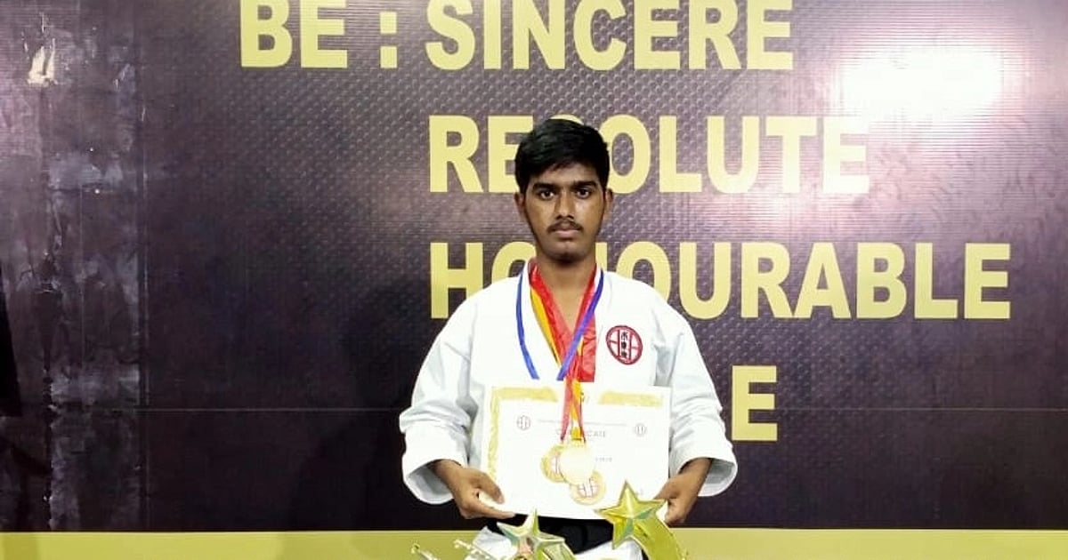 `Sekolah karate pada usia 16 tahun;  Sabuk Hitam 2 Fajar! ‘  – |  Siswa thanjavur berusia 17 tahun berbagi tentang prestasinya dalam karate dan mimpinya `Sekolah karate pada usia 16 tahun;  Sabuk Hitam 2 Fajar! ‘  – |  Siswa thanjavur berusia 17 tahun berbagi tentang prestasinya dalam karate dan mimpinya