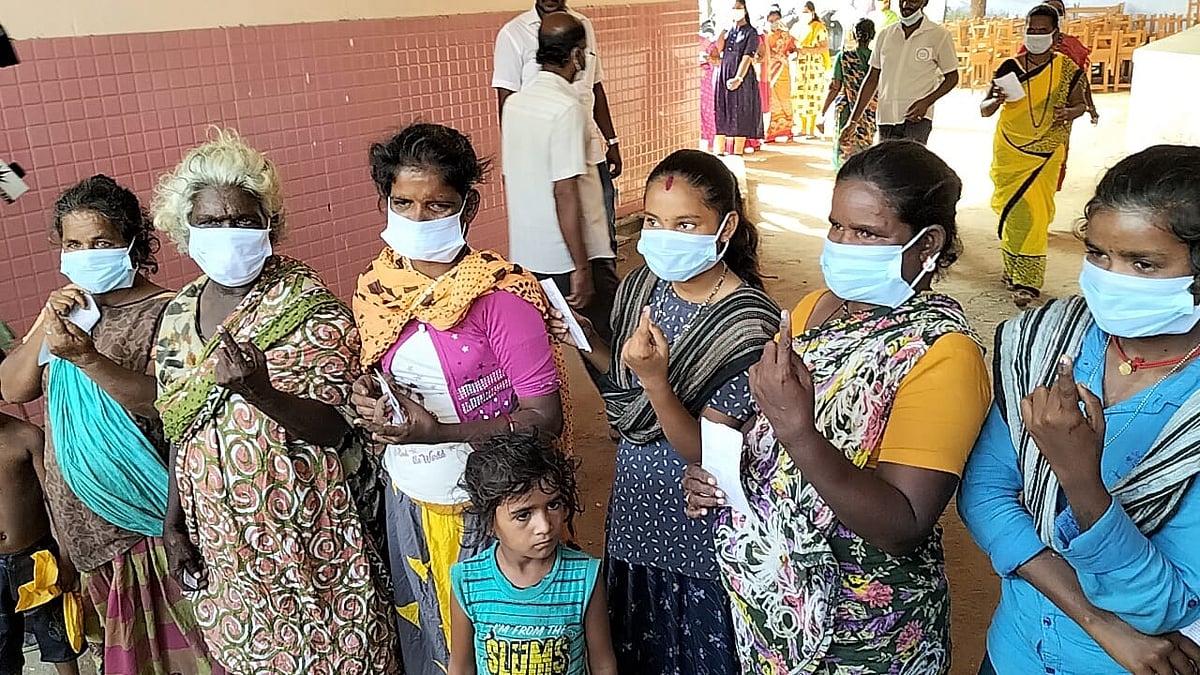 3 தலைமுறை போராட்டம்; முதன்முறையாக வாக்களித்த தூத்துக்குடி நாடோடி பழங்குடிகள்!  |Thoothukudi tribes first time voted in TN local body election in after 3  generation period