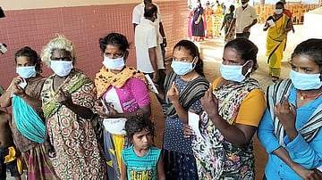 3 தலைமுறை போராட்டம்; முதன்முறையாக வாக்களித்த தூத்துக்குடி நாடோடி பழங்குடிகள்! |Thoothukudi tribes first time voted in TN local body election in after 3 generation period