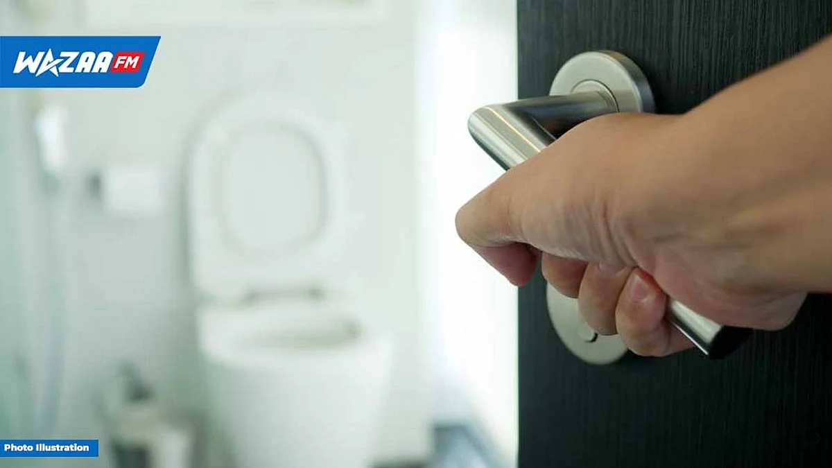 Il entre dans la salle de bain et fait une horrible découverte