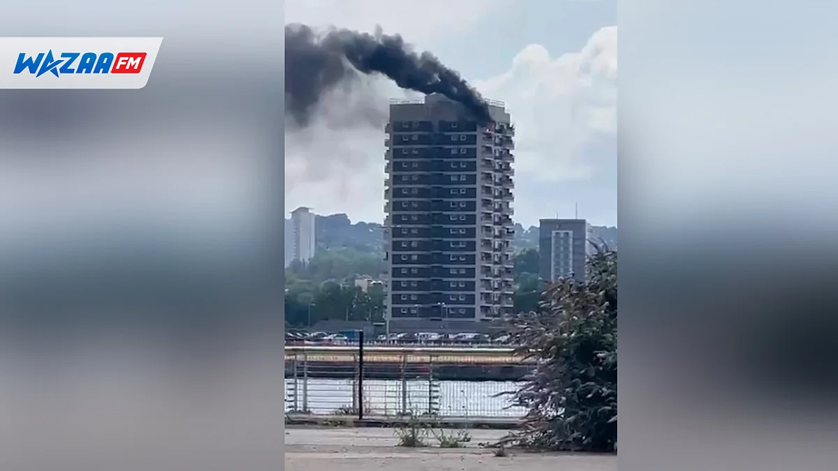 United Kingdom: 125 Firefighters Combat Tower Block Blaze