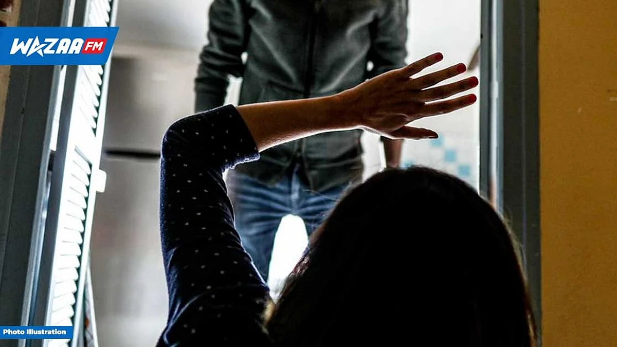 Un frère agresse sa sœur à coups de casque intégral et tente de l’étrangler