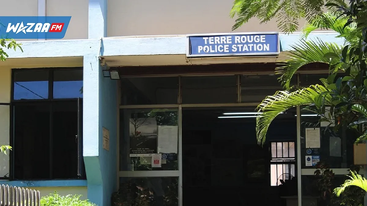 Tentative d’incendie criminelle à Riche-Terre : un individu place des pétards au rayon textile