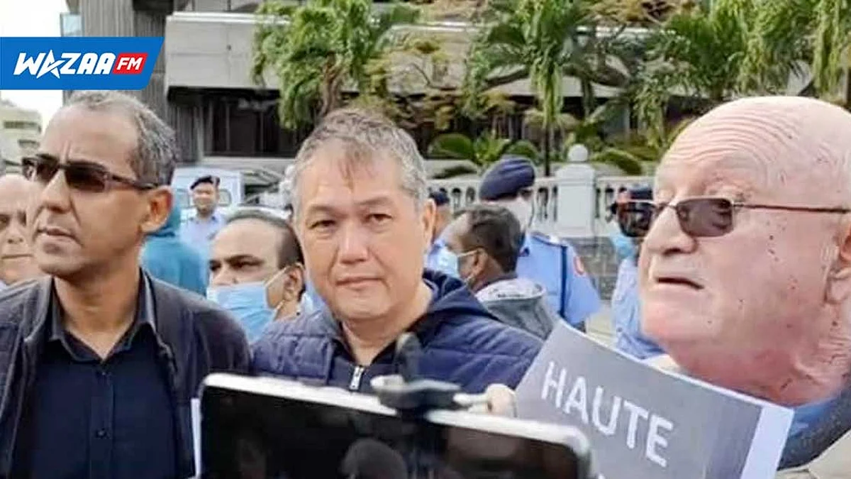 Manifestation des élus de l’opposition, sans Bérenger ni Duval
