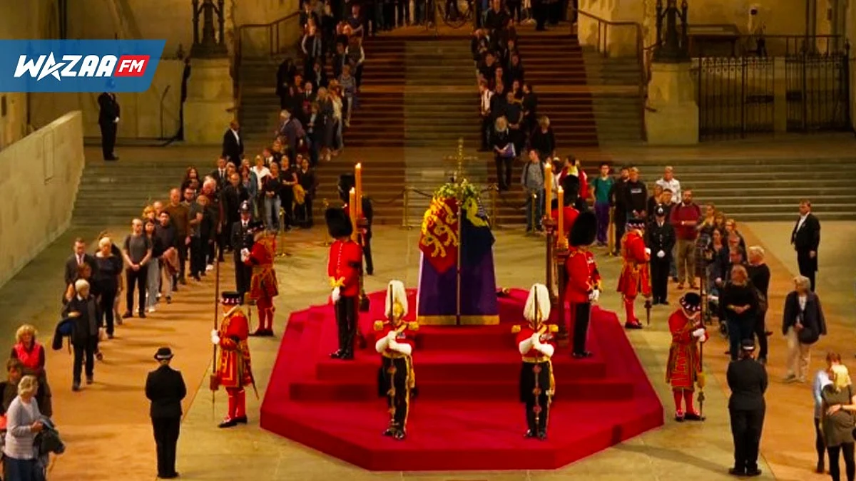 Décès d’Elizabeth II : les membres du public rendent un dernier hommage à leur reine bien-aimée