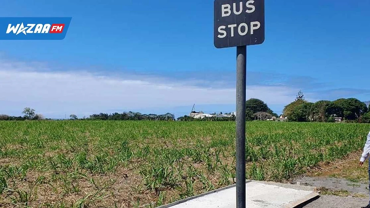Projets - Infrastructures : des villages de la circonscription No. 7 bénéficient de nouveaux abribus