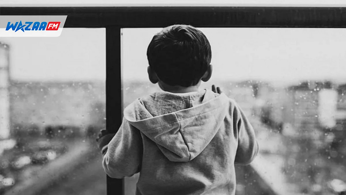 Maman fait la fête : un garçonnet de 4 ans laissé seul et livré à lui-même