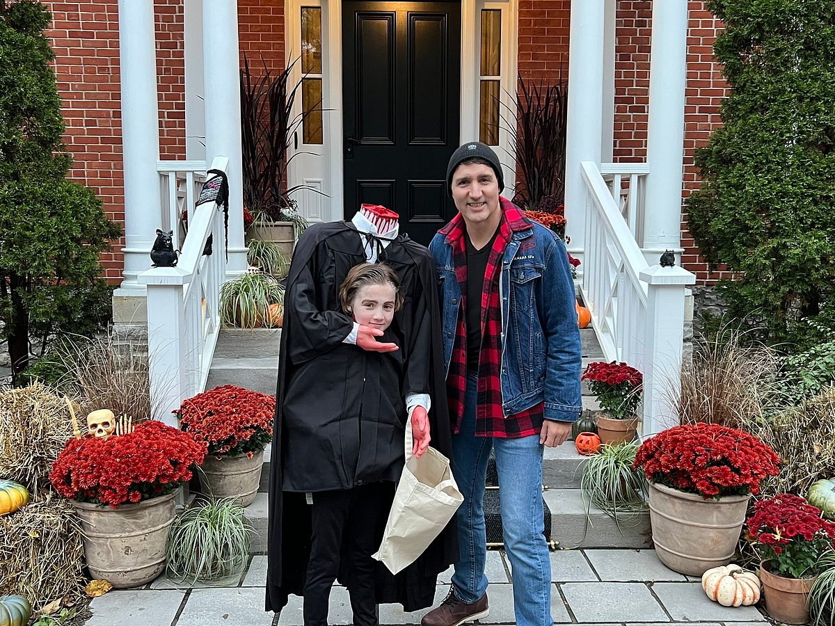 Trudeau&rsquo;s kid&rsquo;s &lsquo;decapitated&rsquo; Halloween costume sparks controversy, after Hamas beheaded babies