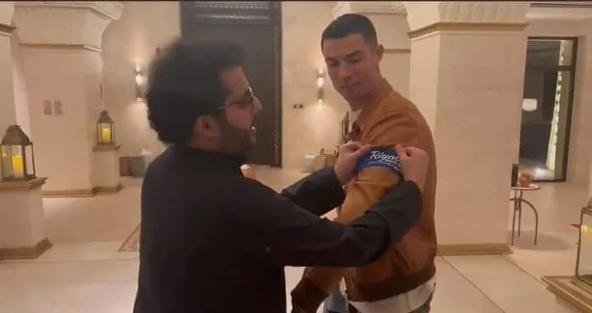 رونالدو يحمل شارة قيادة فريق "موسم الرياض" ضد باريس سان جيرمان