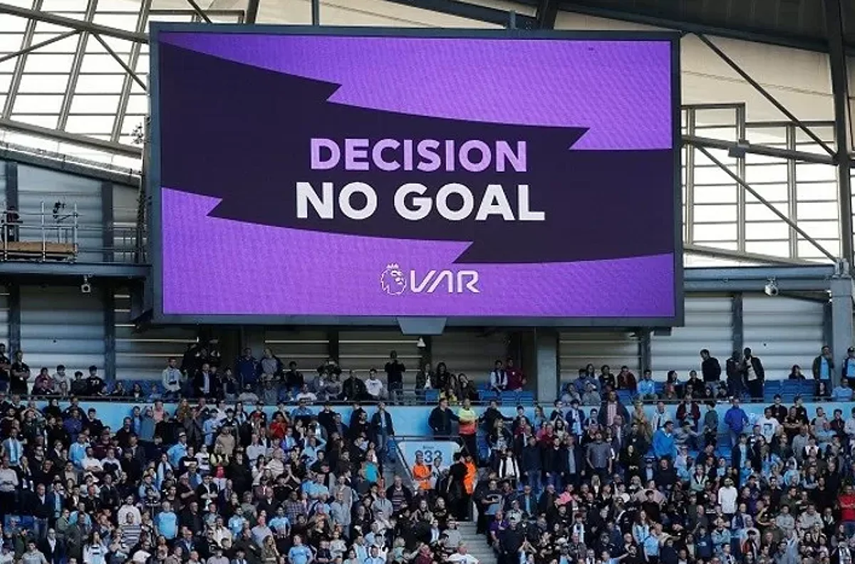 مانشستر يونايتد يحتل صدارة قرارات “VAR في الدوري الإنجليزي