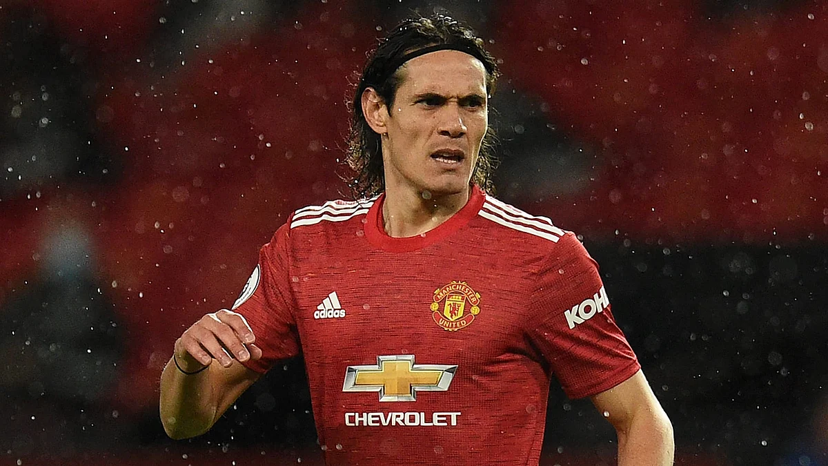 MANCHESTER, ENGLAND - OCTOBER 24: Edinson Cavani of Manchester United during the Premier League match between Manchester United and Chelsea at Old Trafford on October 24, 2020 in Manchester, England. Sporting stadiums around the UK remain under strict restrictions due to the Coronavirus Pandemic as Government social distancing laws prohibit fans inside venues resulting in games being played behind closed doors. (Photo by Oli Scarff - Pool/Getty Images)