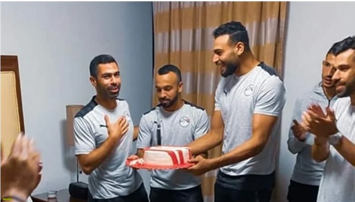 عاجل.. مفاجأة سارة من لاعبي منتخب مصر لـ أحمد فتحي قبل مباراة أنجولا