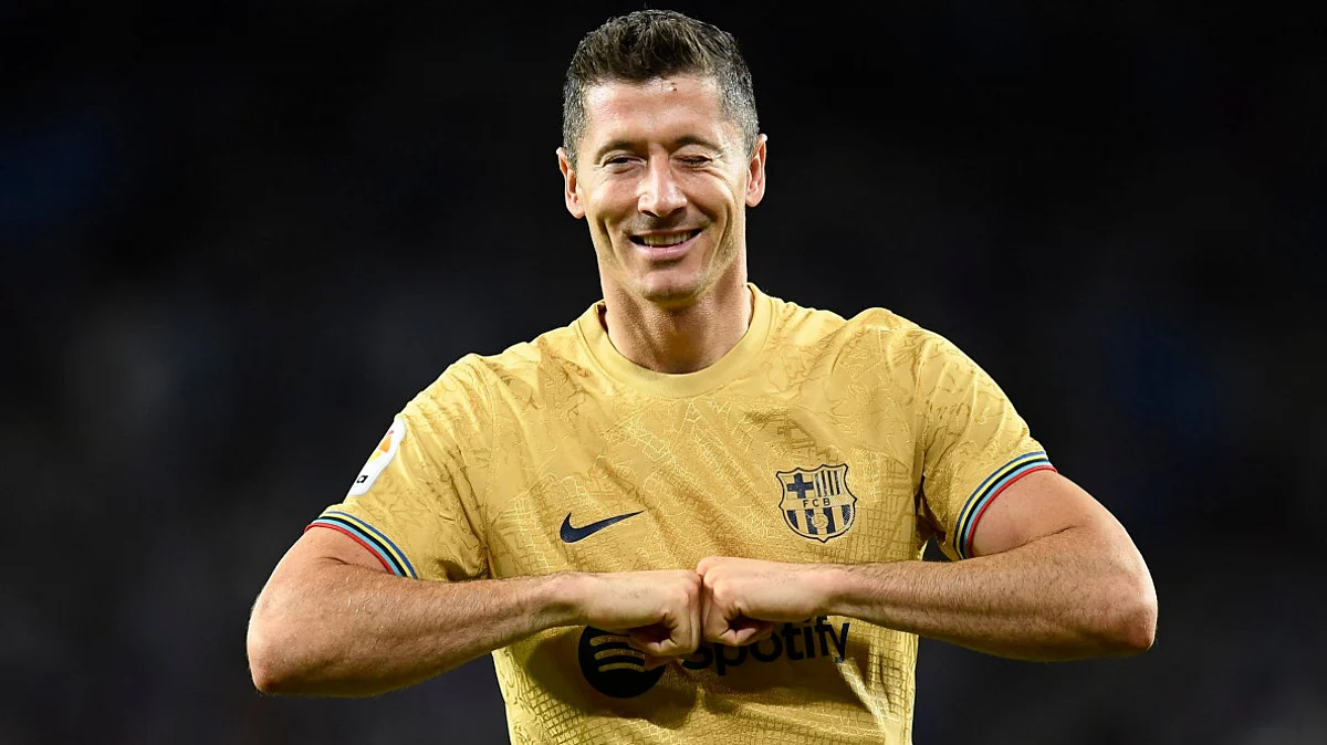 ماذا قال ليفاندوفسكي بعد إيقافه 3 مباريات مع برشلونة ؟
