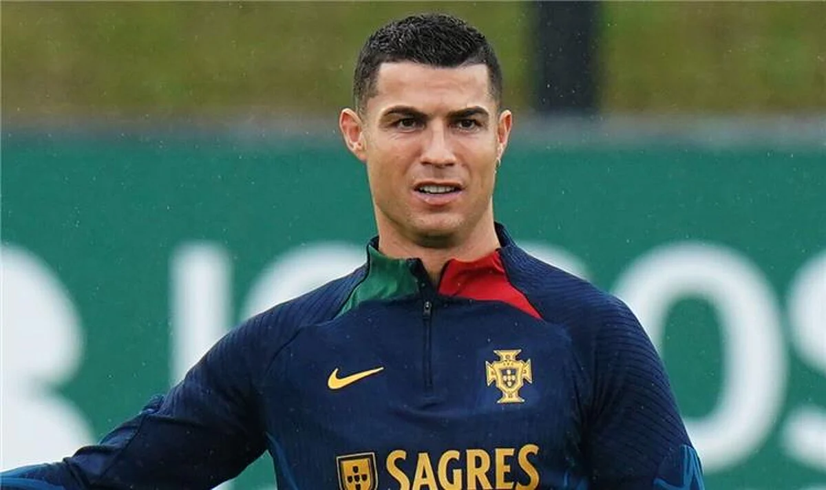 كأس العالم 2022.. فيجو يفتح النار على مدرب البرتغال بسبب رونالدو