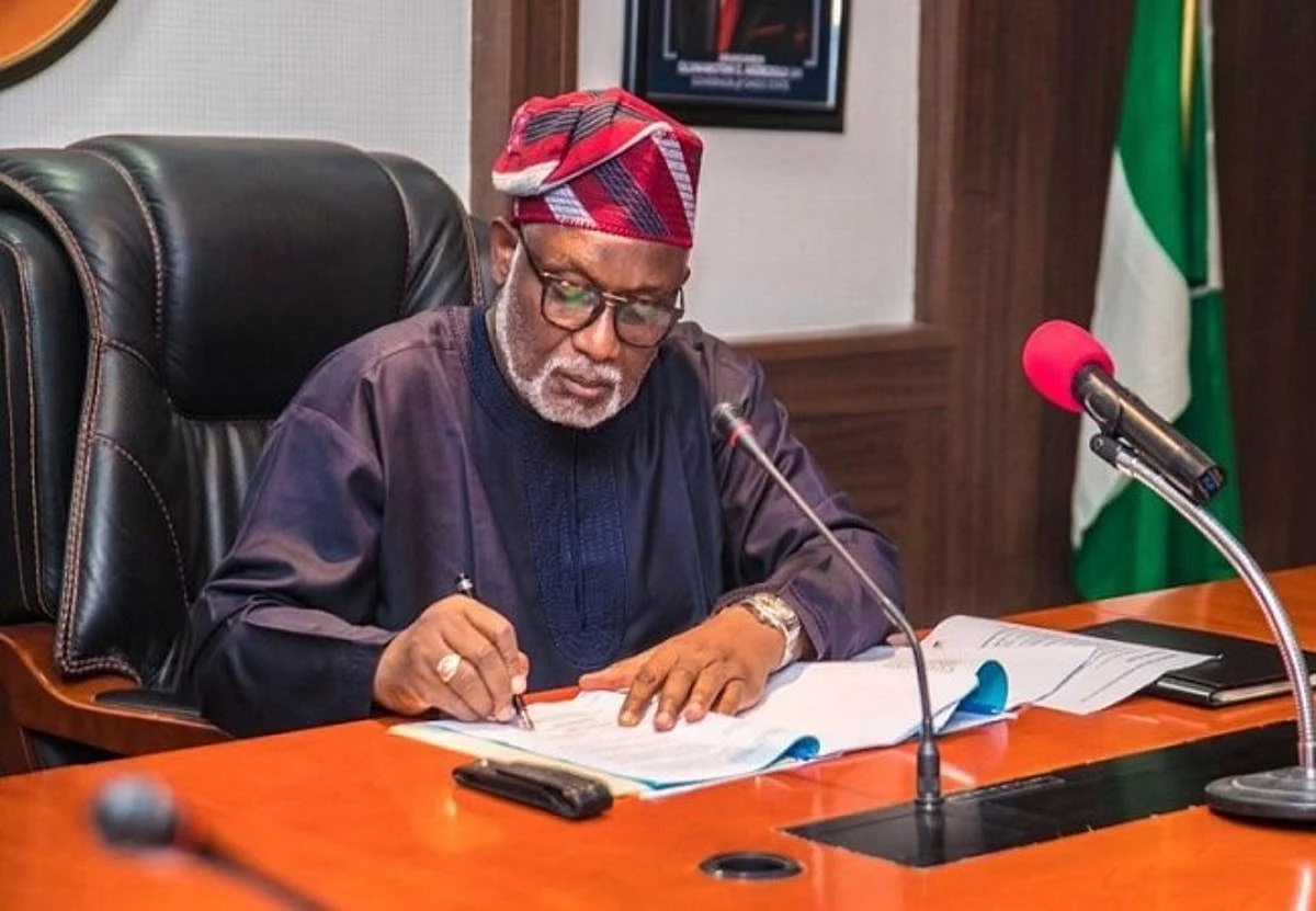 Akeredolu pledges bursary for 7,000 students to mark 100 days in office