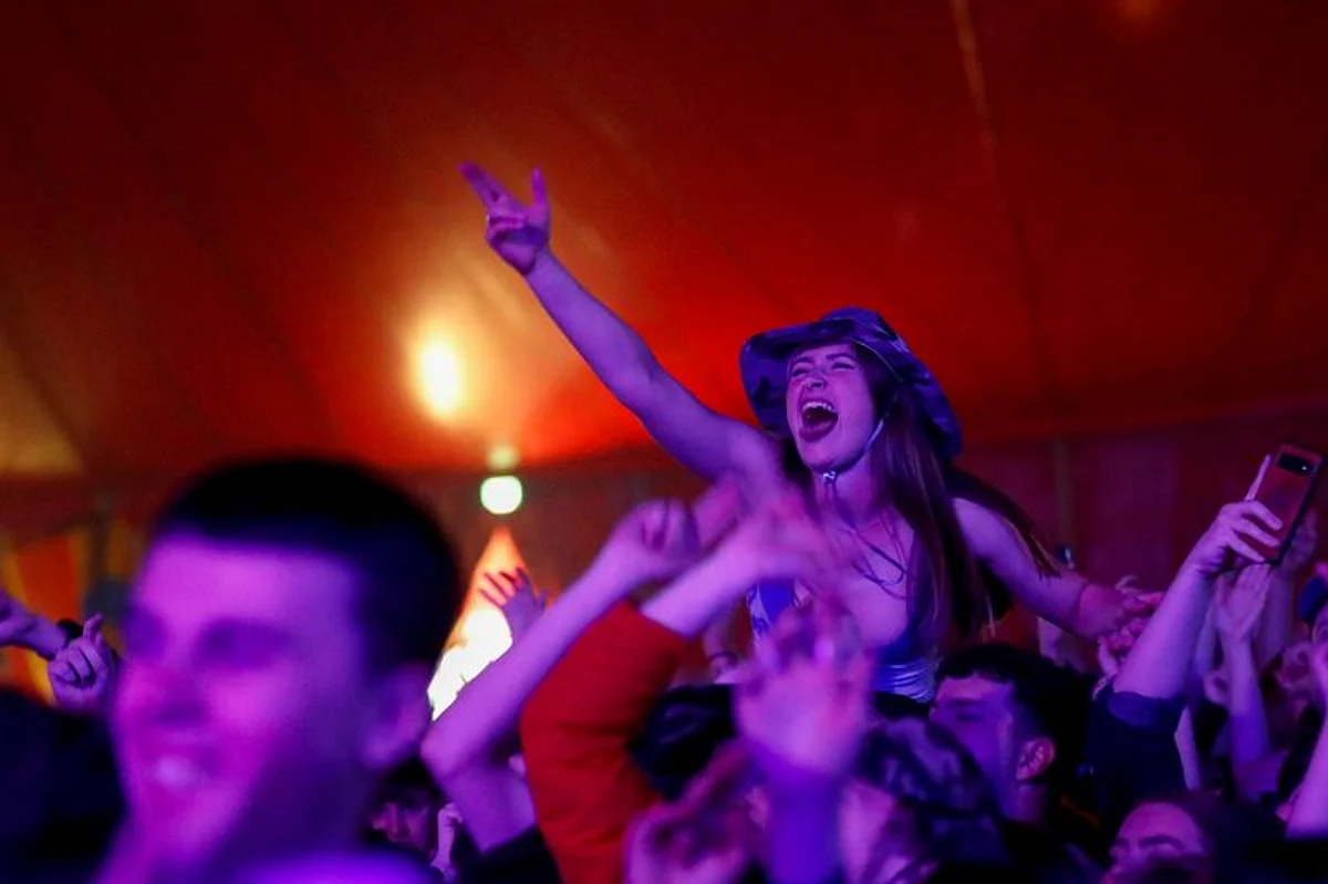 English music-lovers party like it’s 2019 at COVID pilot festival