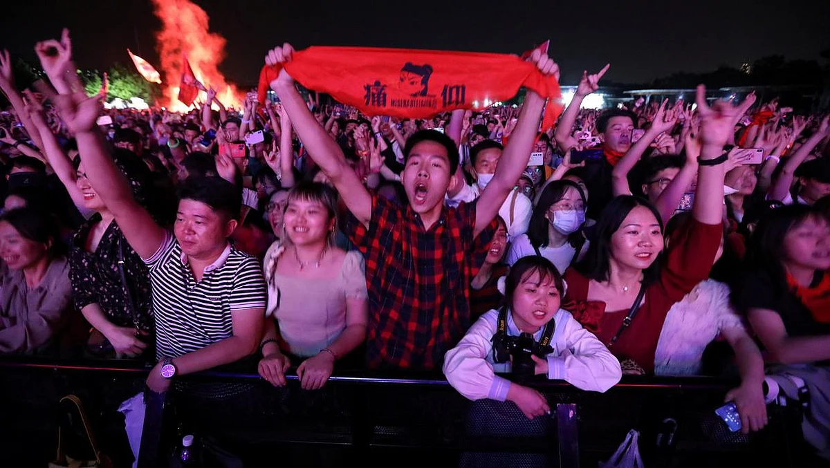 Thousands of revelers attend Wuhan music festival