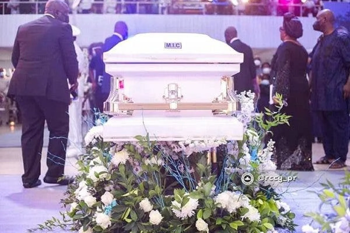 PHOTOS: Pastor Dare Adeboye laid to rest