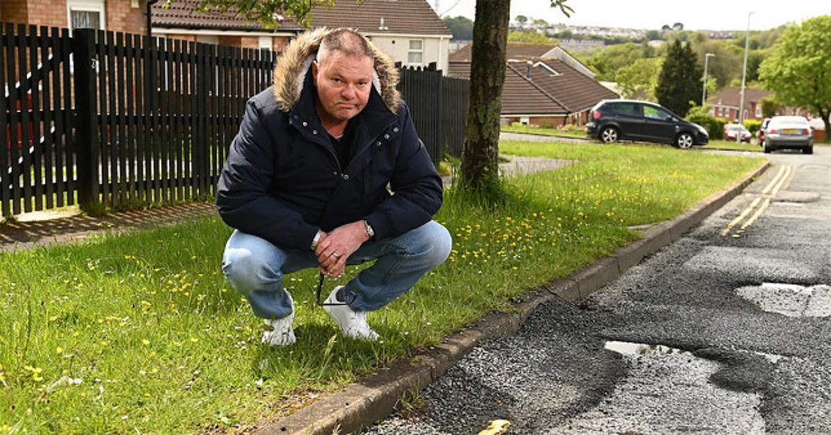 Disgruntled driver demands £300 from govt after potholes damaged his car
