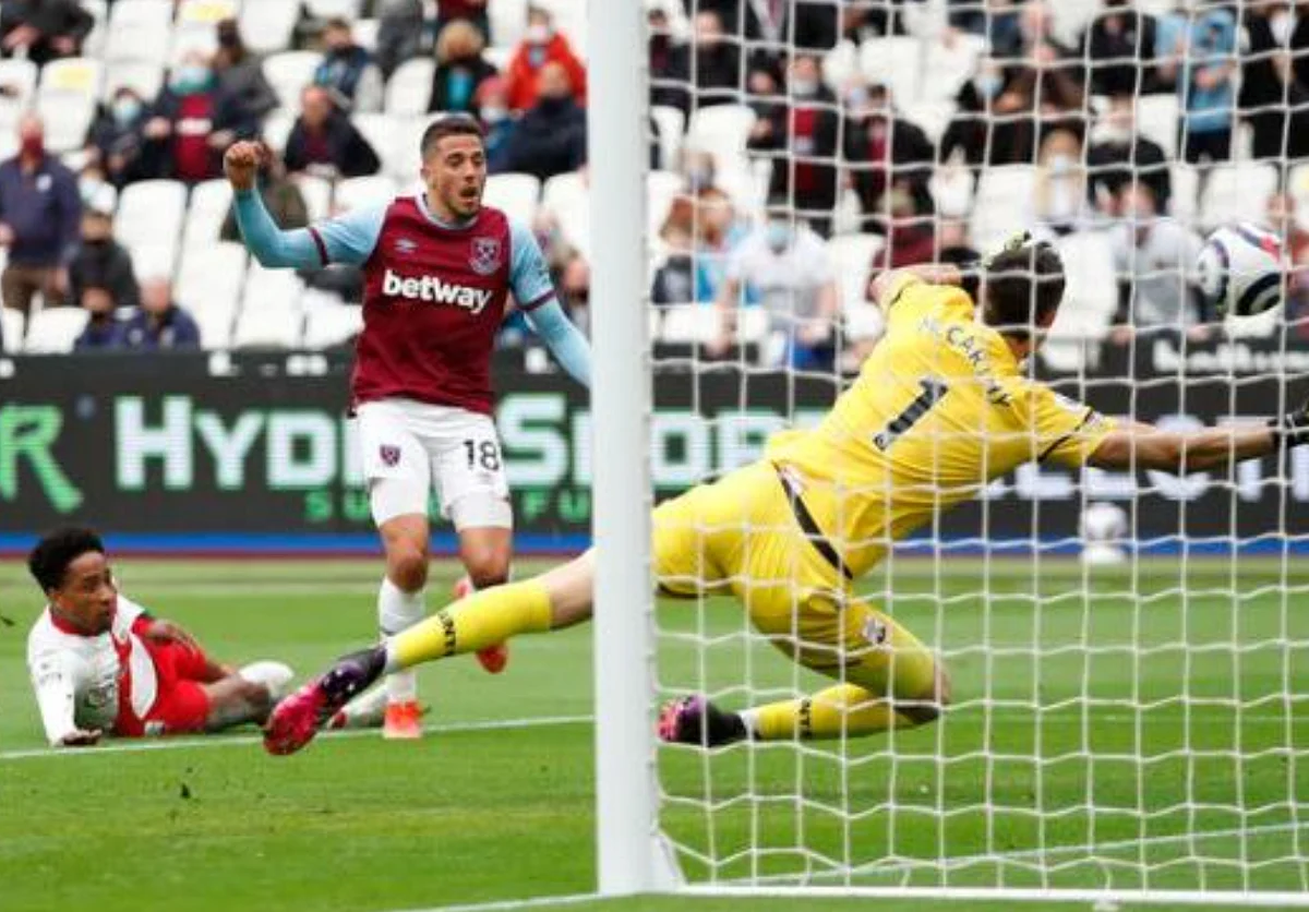 West Ham qualify for Europa League after 3-0 home win over Southampton