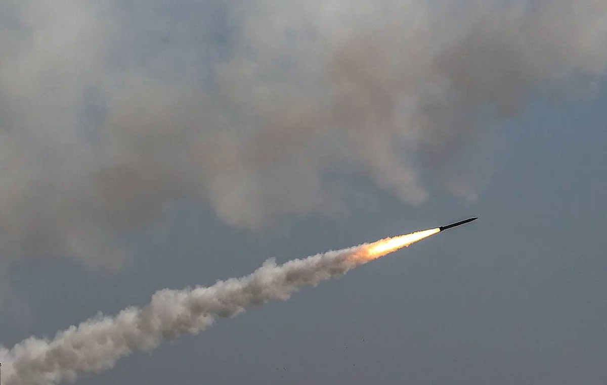 epa09195315 Rockets fired from Gaza fly towards Israel, as seen from Gaza City, 12 May 2021. In response to days of violent confrontations between Israeli security forces and Palestinians in Jerusalem, various Palestinian militants factions in Gaza launched rocket attacks since 10 May that killed at least six Israelis to date. Gaza Strip's health ministry said that at least 65 Palestinians, including 13 children, were killed in the recent retaliatory Israeli airstrikes. Hamas confirmed the death of Bassem Issa, its Gaza City commander, during an airstrike. EPA-EFE/MOHAMMED SABER