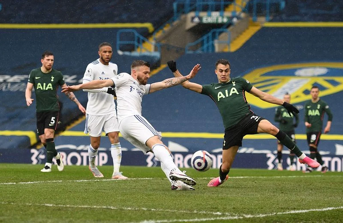 Tottenham top four hopes fade with 1-3 loss at Leeds