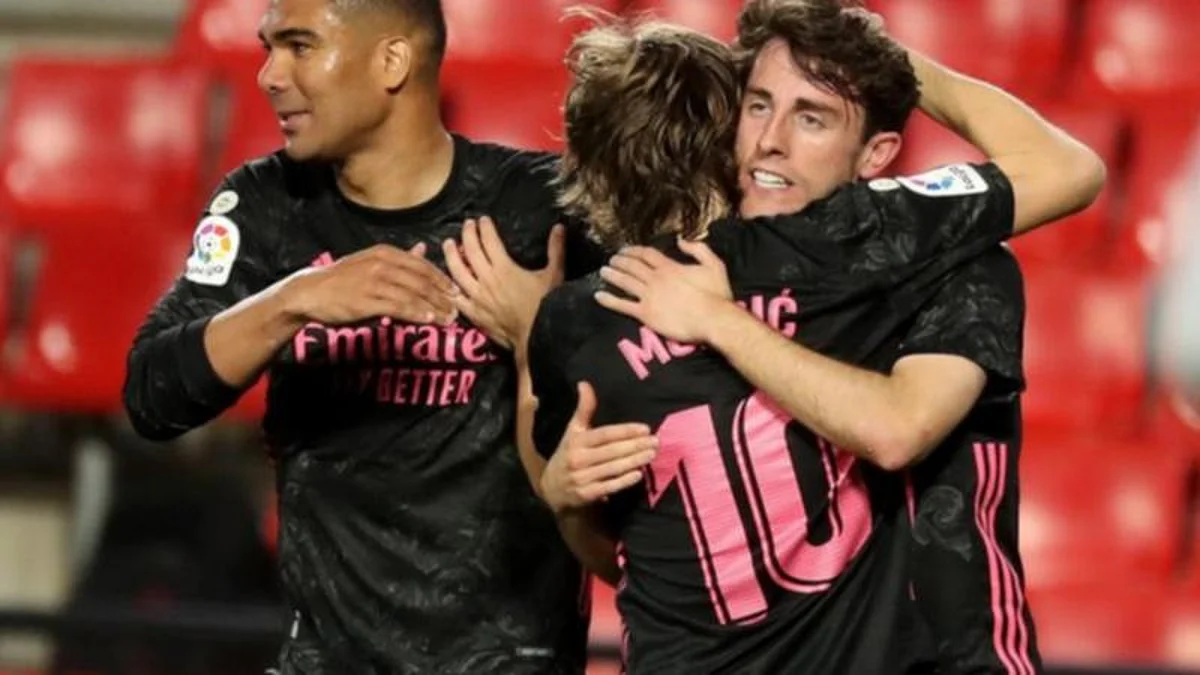 Real Madrid stay in title hunt with 4-1 win at Granada
