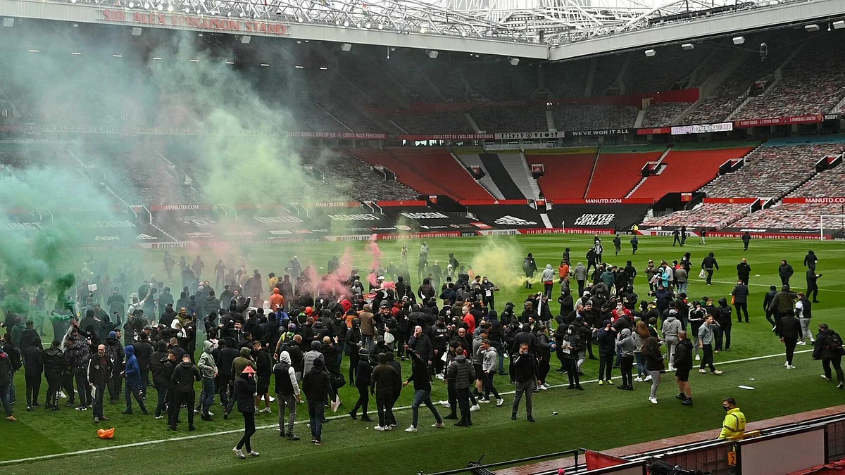 Man United vow to help police identify criminal fans who invaded Old Trafford
