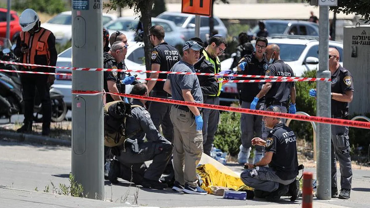 Two Israelis stabbed by unidentified assailant near Jerusalem flashpoint