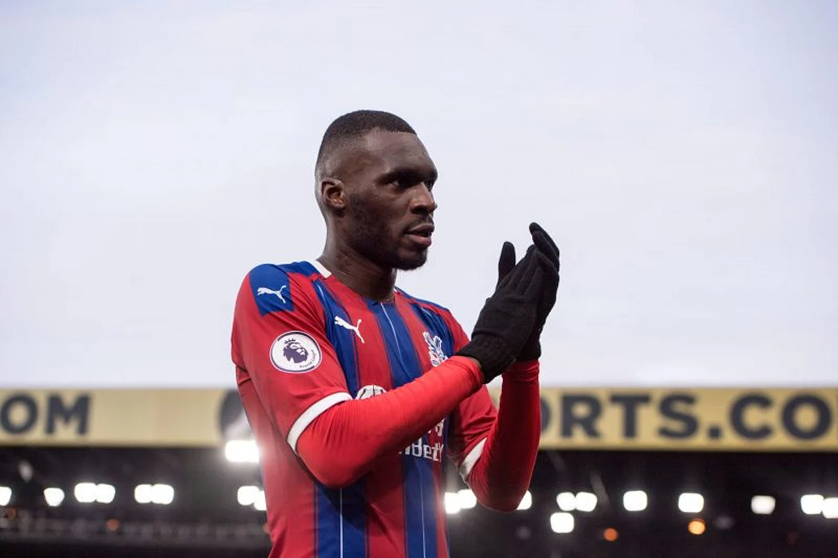 Benteke signs new two-year deal with Crystal Palace