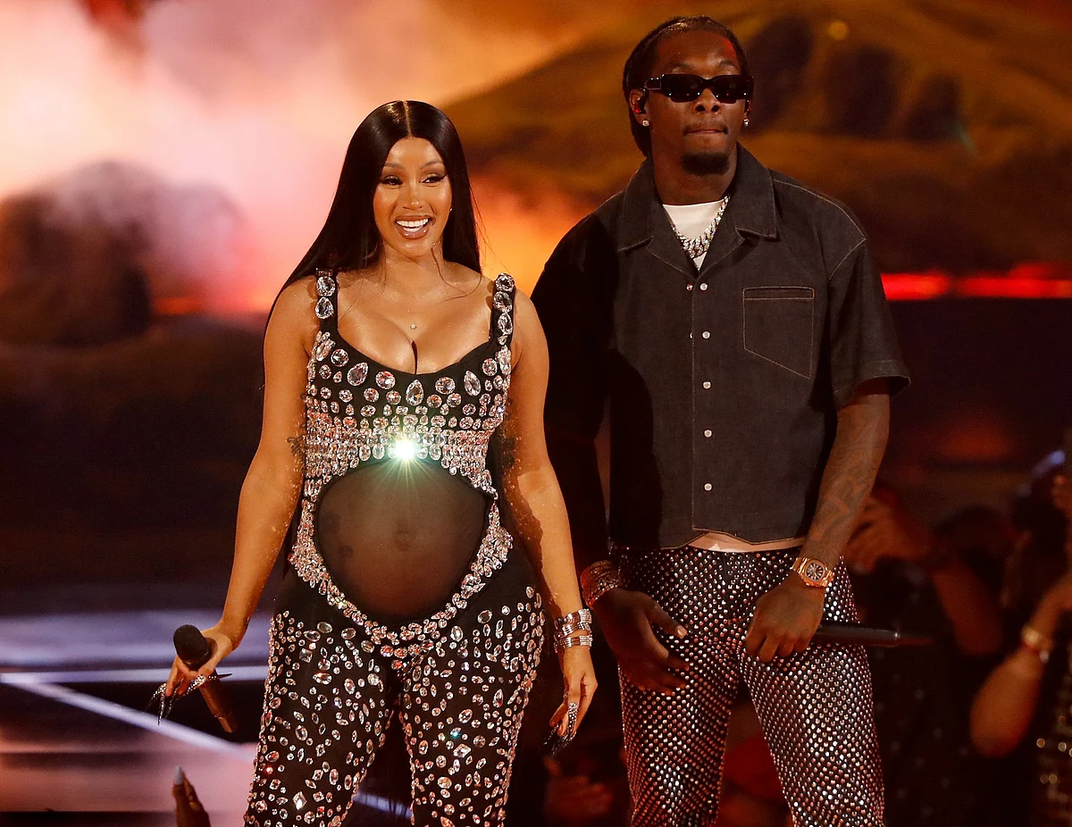 LOS ANGELES, CALIFORNIA - JUNE 27: (L-R) Cardi B and Offset of Migos perform onstage at the BET Awards 2021 at Microsoft Theater on June 27, 2021 in Los Angeles, California. (Photo by Johnny Nunez/Getty Images for BET)