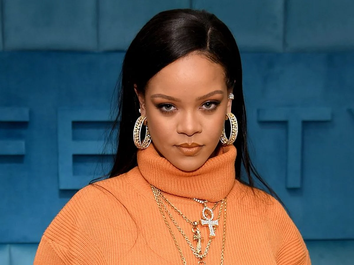 LGBTQ: Rihanna celebrates end of Pride month with sultry photos