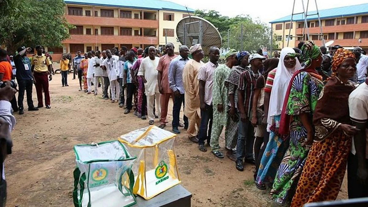 Lagos LG polls: Card readers delay LASIEC officials in Kosofe, Ogudu, Ikorodu