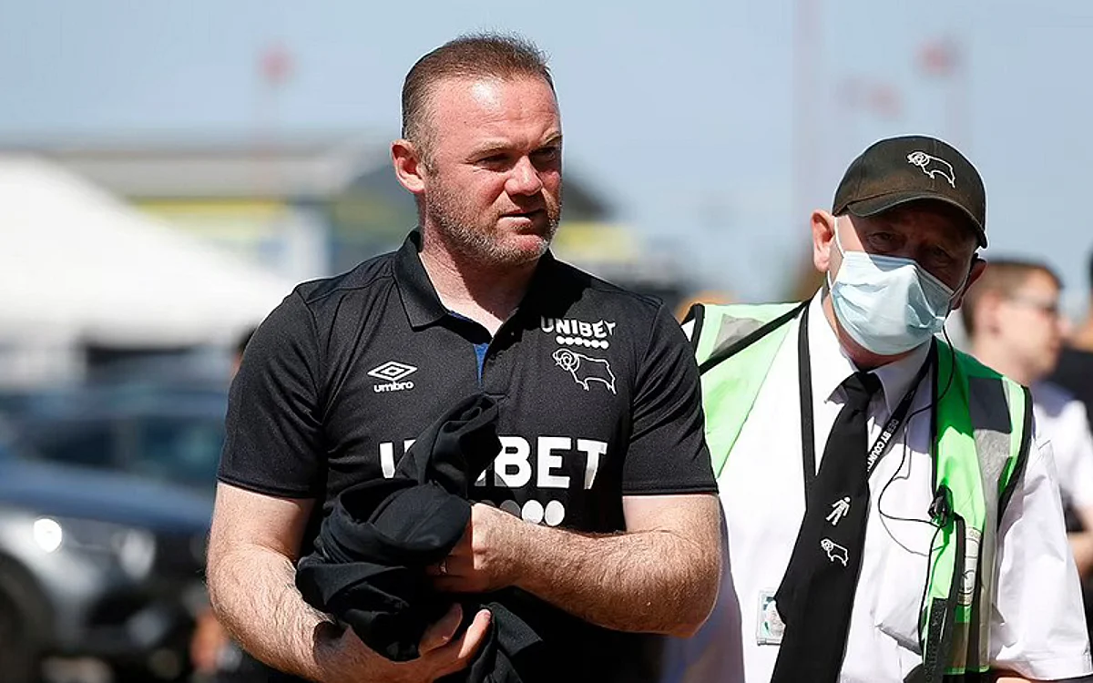 Wayne Rooney invites police as pictures of him with half-naked women go viral