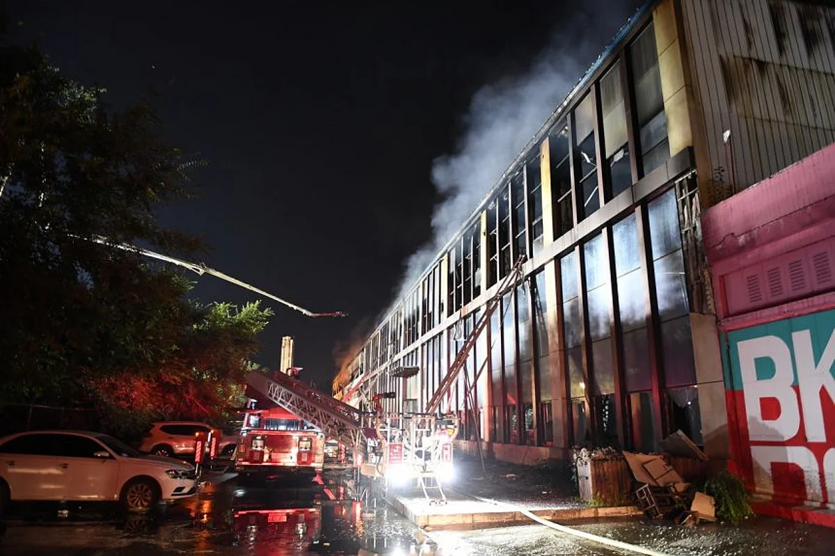 The logistics warehouse, located in Changchun, caught fire on Saturday afternoon.PHOTO: XINHUA