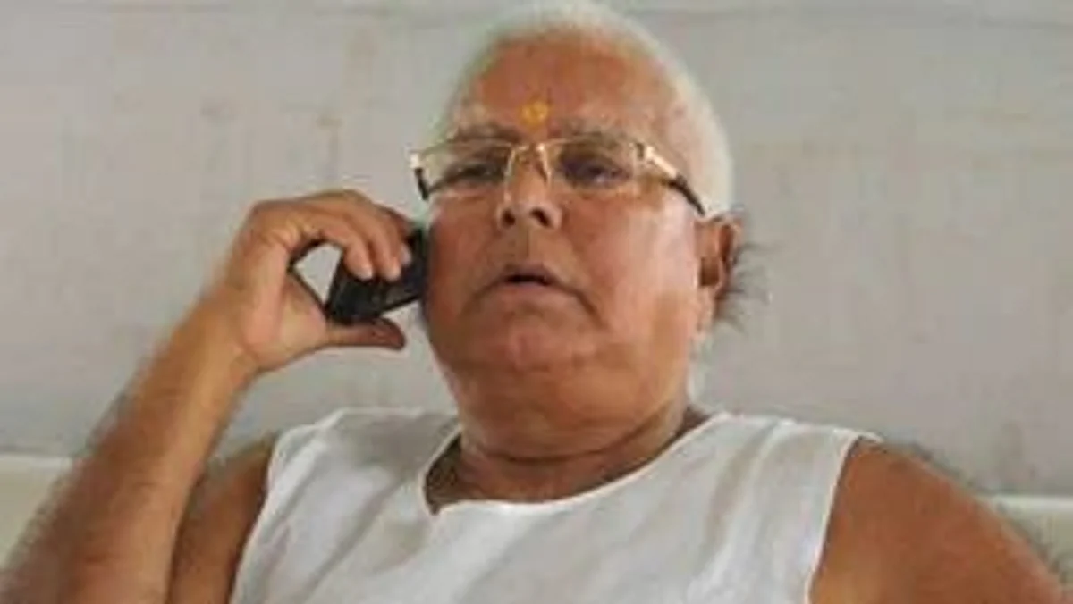 BJP नेता सुशील मोदी का लालू प्रसाद यादव पर आरोप, कहा NDA के विधायकों को फोनकर मंत्री पद का लालच दे रहे