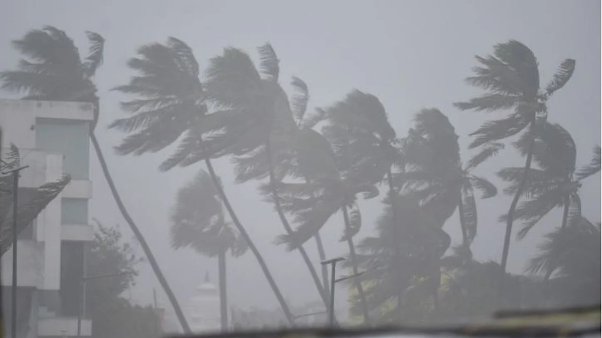 Cyclone Nivar : अधिकांश रेल एवं वायु सेवाएं स्थगित, आपदा प्रबंधन चौकन्ना