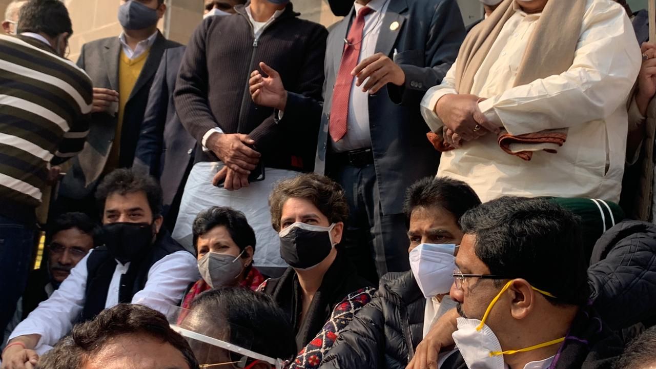 Priyanka Gandhi came out of custody, many Congress leaders arrested due to  march in support of farmers