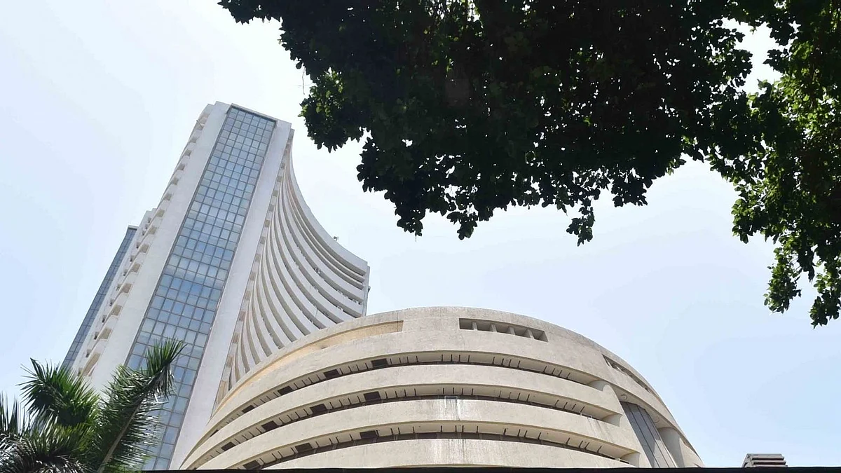 सेंसेक्स निफ्टी में लाल निशान के साथ कारोबार