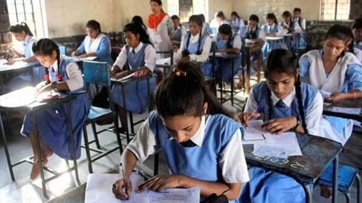 बिहार में कड़ी सुरक्षा व्यवस्था के बीच 12वीं की परीक्षा शुरू